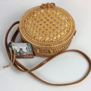 Handmade Rattan Round Crossbody Bag Canning Front Leather Strap Hasp Bow Closure
